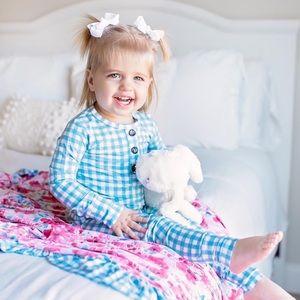 ✨NEW Gigi & Max Lucy/Connor Bamboo Blanket